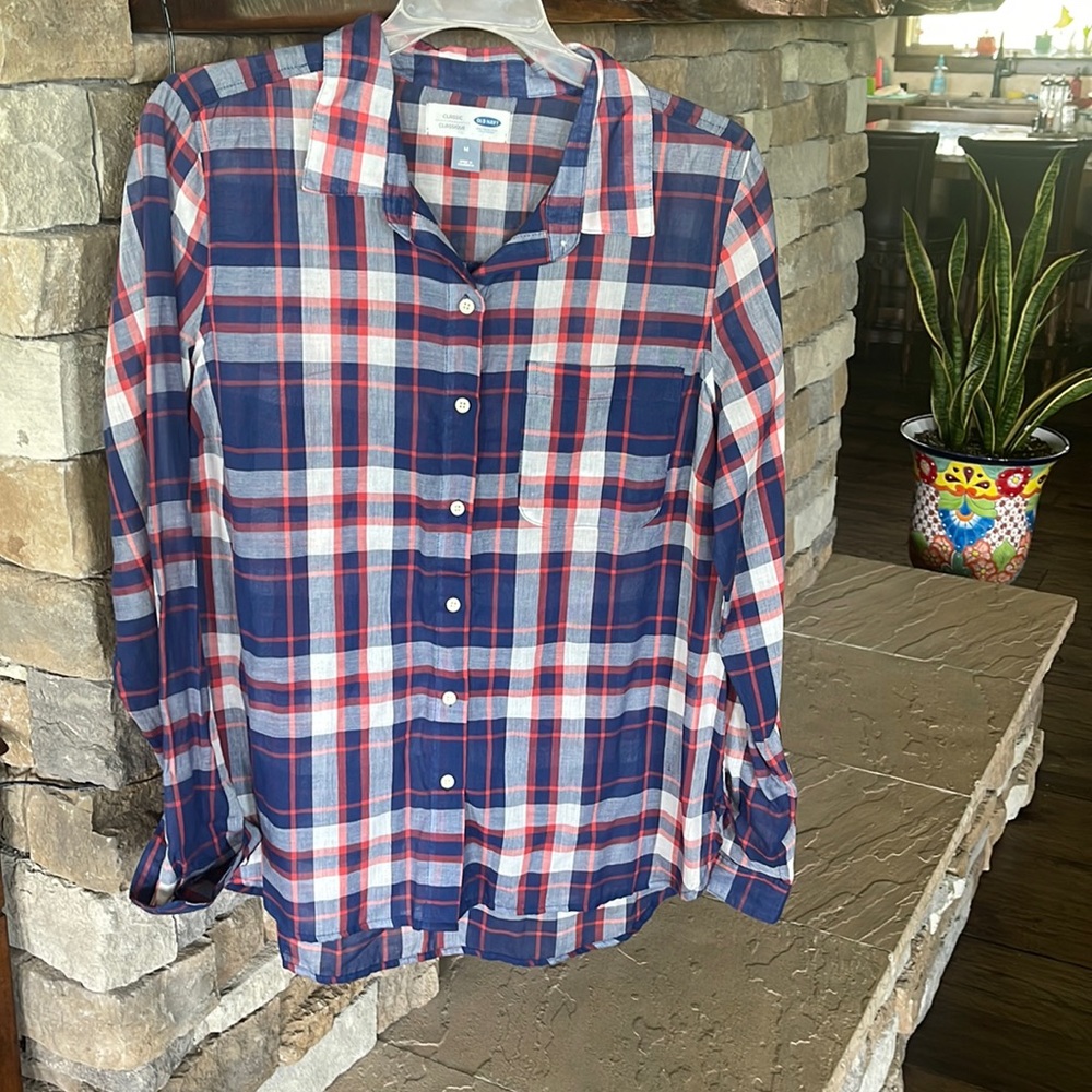 Womens Medium lightweight long sleeve button up blouse.  NWT OLD NAVY plaid